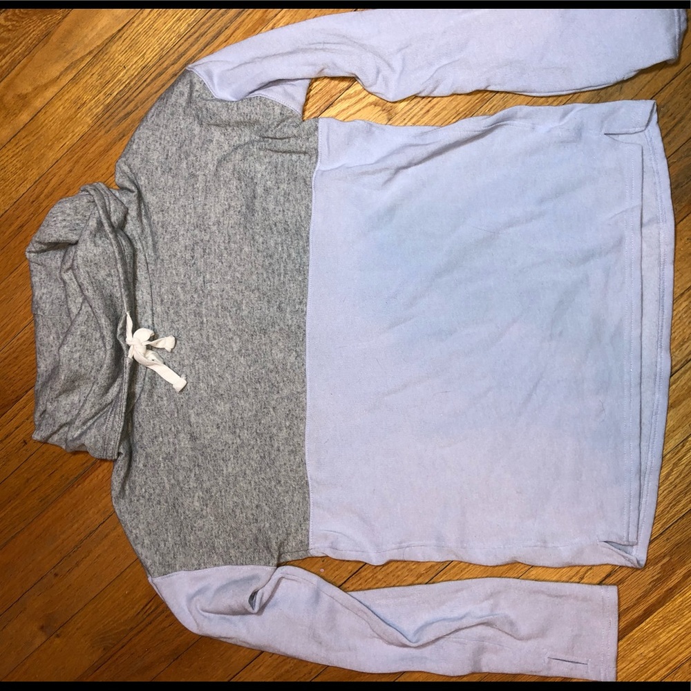 Two toned high neck sweatshirt